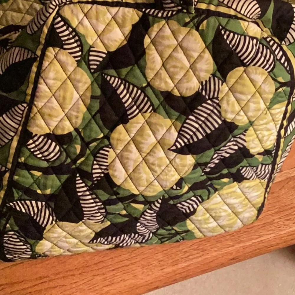 Vera Bradley large tote in green/black/white floral - Picture 4 of 5